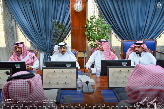 أمين الباحة يلتقي مدير الطوارئ ويستعرض التقرير